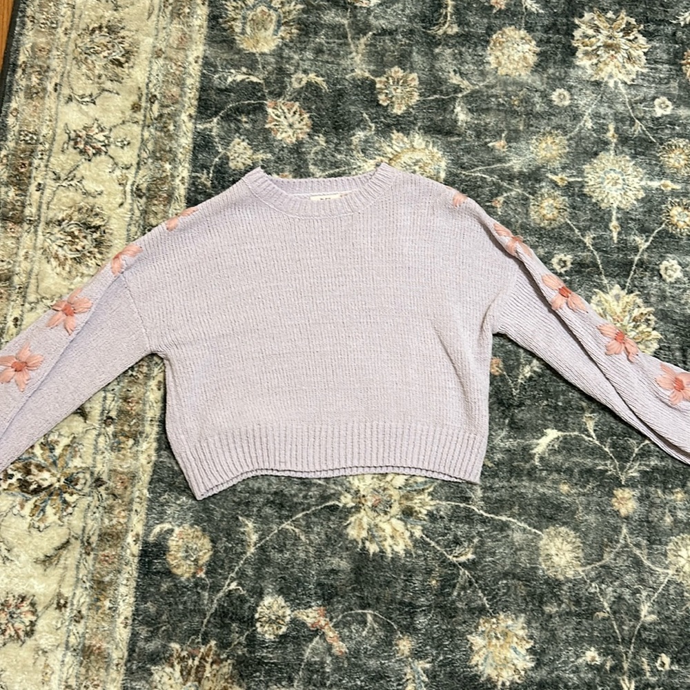 Mi-Ami size small women’s cropped flower sweater
